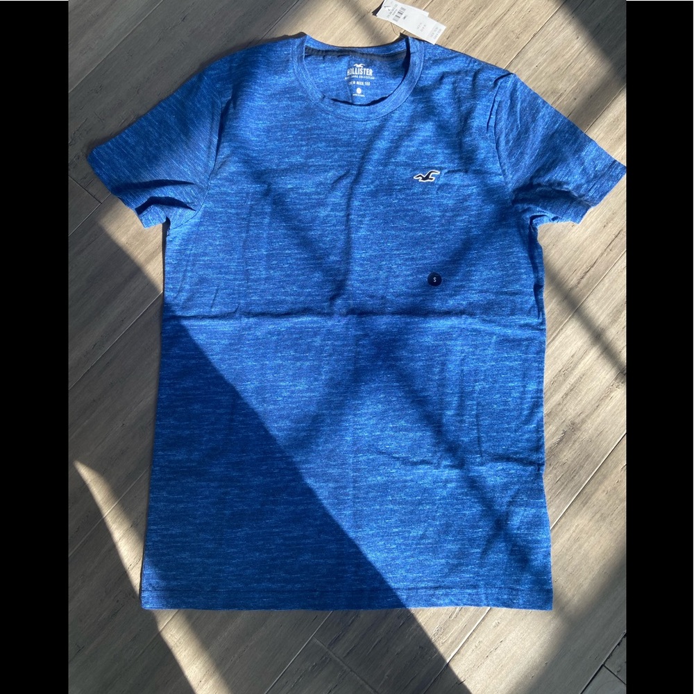 Men’s hollister tshirt